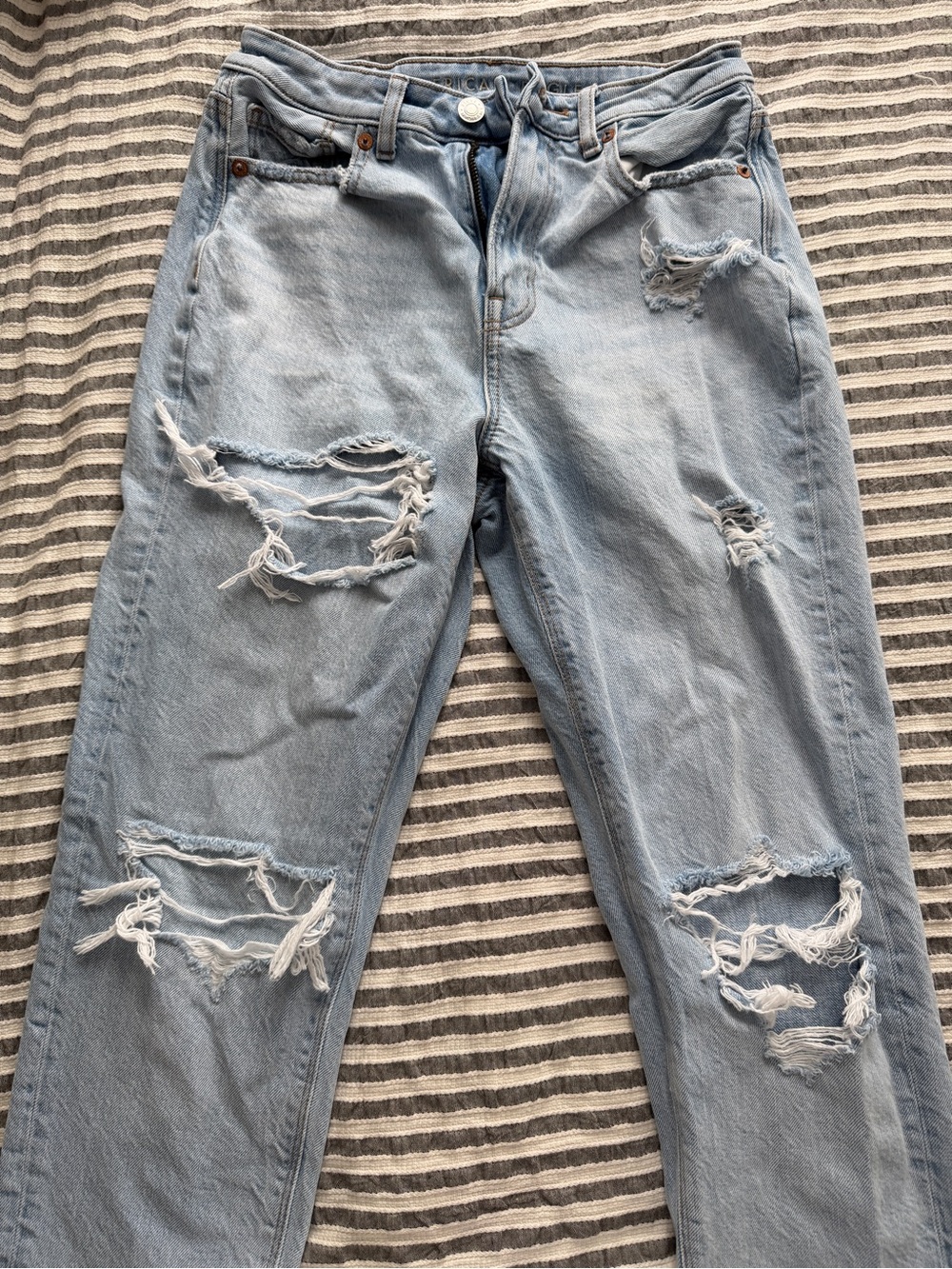 American Eagle Outfitters Light Blue Relaxed womens Jeans